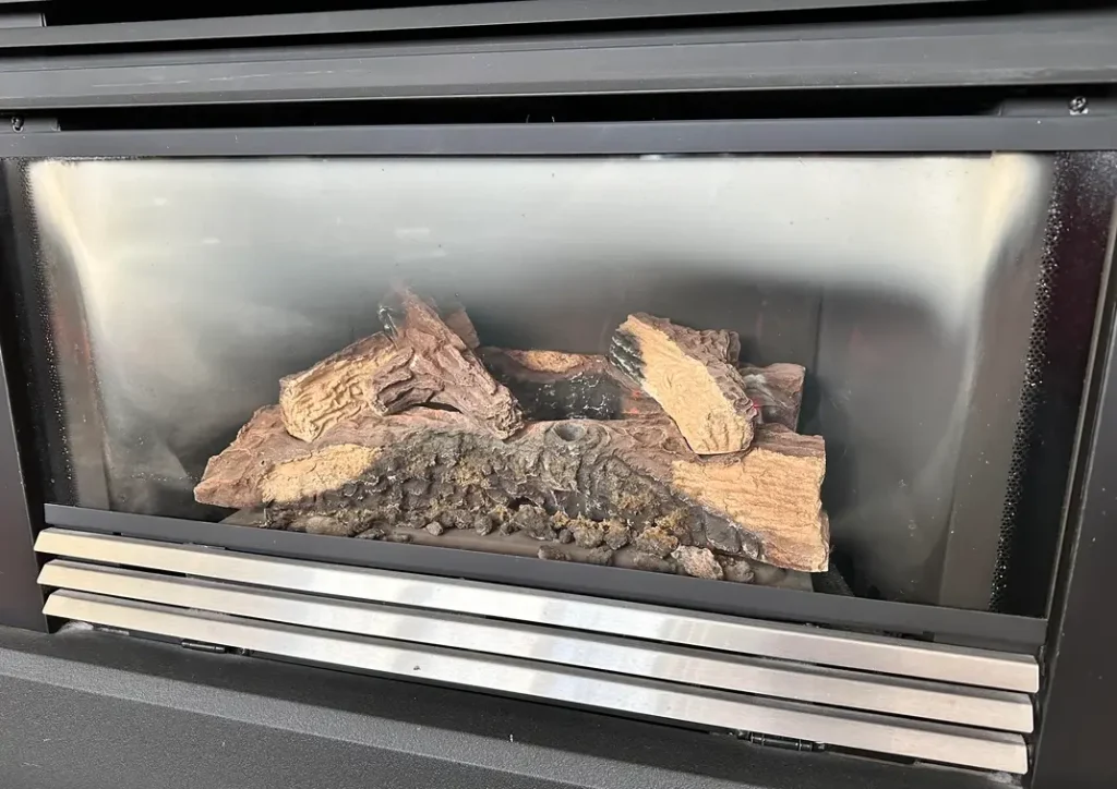 Ceramic logs which are out of positions can cause gas fireplace glass to turn black